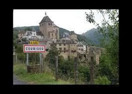 Nous entrons dans le village midi-pyrénéen de Coubisou. Nous sommes dans le département ...