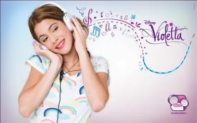 Au départ, Violetta prend-elle des leçons de guitare ou de piano ?