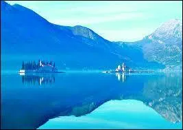 Où l'île Notre-Dame du Rocher se trouve-t-elle ?