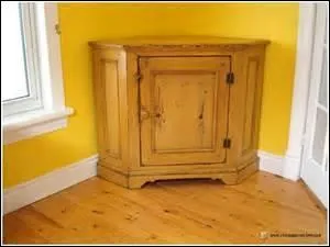 Quel autre nom convient-il de donner à l'angle qui est formé par la jonction de deux murs ?