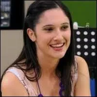 Qui lui a dédié une chanson pendant la demi-finale du Youmix ?