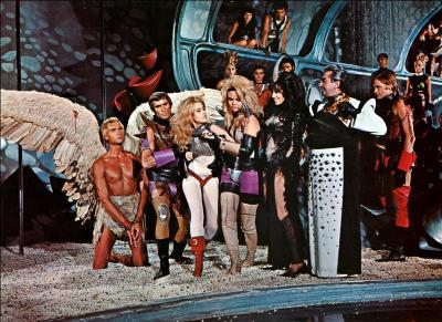 En 1968 Roger Vadim met en scène Jane Fonda dans un film kitsch et d'un ennui mortel (scénaristiquement parlant) Il déclare au New York Times : Ce qui m'intéresse c'est d'échapper complètement à la morale du 20e siècle et de dépeindre une morale futuriste. Quel est ce film à la nouvelle morale ?