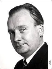 Sa première pièce de théâtre, "Humulus le muet" (1932) fut un échec. Michel Bouquet fut son acteur fétiche dès 1946. "Le Nombril" est un de ses trois derniers plus grands succès (années 1970-1980). De quel Jean s'agit-il ?