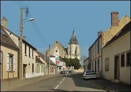 Nous commençons notre balade à Courville-sur-Eure, commune centriste située dans le département ...