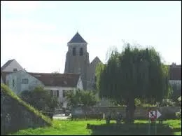 Je me trouve à Saint-Jean-les-Deux-Jumeaux, commune francilienne située dans le département ...