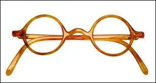 Ich lese ... meinen Brillen.