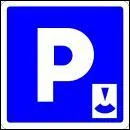 Un "P" blanc dans un carré bleu indique la présence d'un parking. Mais quelles informations ce panneau en particulier nous donne t-il ?