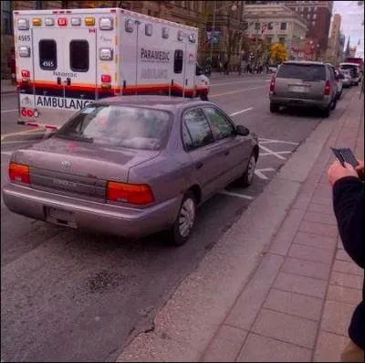Combien de points un conducteur circulant dans un véhicule dépourvu de plaques d'immatriculation risque t-il de perdre ?