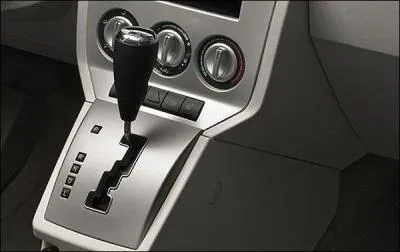 Cette voiture est-elle équipée d'une boîte manuelle ou d'une boîte automatique ?