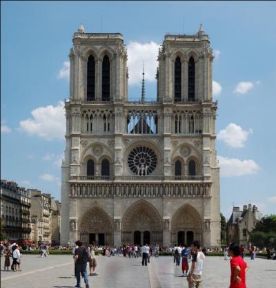 Comment s'appelle la cathédrale de Paris ?
