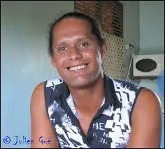 Comment appelle-t-on ces garçons qui, dans la tradition samoane, étaient élevés comme des filles ?