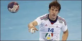 Comment se nomme ce tout jeune joueur de l'Équipe de France ?