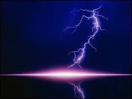 Quelle est l'attaque de statut qui booste une stat au hasard ?