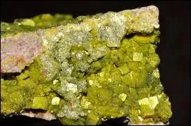 Dans le sol, quel élément est radioactif ?