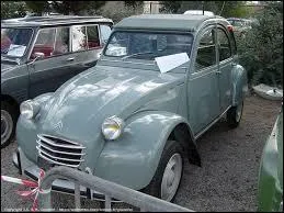 Celui-là est de code AC 513, on pouvait avoir notre 2cv dans ce coloris de septembre 1968 à septembre 1969. Quel nom porte-t-il ?