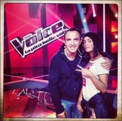 Quel coach n'est pas vêtu de noir ?