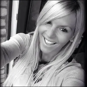 Comment s'appelle cette candidate ?