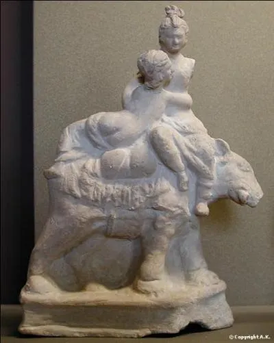 Quel est ce dieu grec juché sur le dos d'un éléphant, "récupérant" Ariane abandonnée par Thésée ?