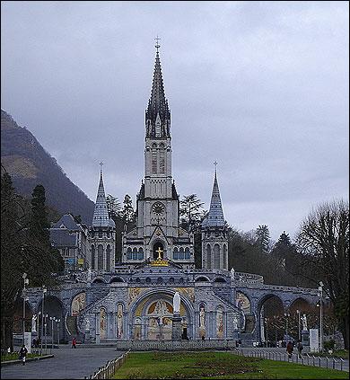 La basilique de Lourdes s'appelle :