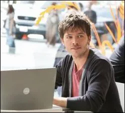 Qui joue le rôle de Slater ?