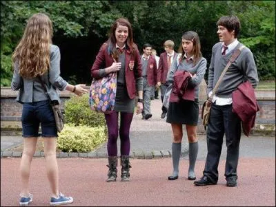 Pourquoi Joy a-t-elle embrassé Fabian pendant le vernissage de l'exposition des trésors de l'Egypte ?