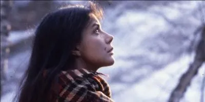 Bon, c'est le roman le plus célèbre de la littérature québécoise et il a été écrit par le Français Louis Hémon : Maria Chapdeleine le film qui met en vedette la très limitée Carole Laure (dans ses moyens dramatiques et non dans sa beauté sauvage et mordante comme la bise de juillet) a été réalisé en grande partie en hiver par :