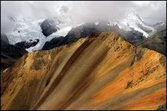 Quelle couleur qualifie la cordillère des Andes, aux 35 sommets de 6 000 m ?