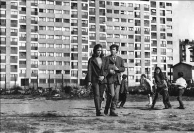 A qui pensez-vous en entendant "Viens faire un tour dans l'terrain vague, j'vais t'apprendre un jeu rigolo à grands coups de chaîne de vélo" ?