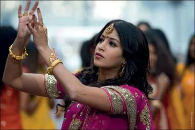 Qui chantait "Tes tuniques à l'indienne, je suis pour, tes bagues et tes chaînes, je suis pour" ?