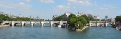 Quel est le pont le plus ancien de Paris, datant de 1604 ?