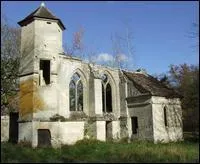 Sur cette photo, il s'agit du prieuré de Saint-Pierre-de Chastres, situé en forêt de Compiègne. Est-ce un monument historique ?