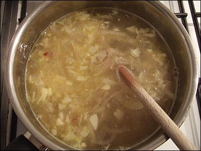 En un clic, vous pouvez agrandir toutes les photos. Quel nom porte cette soupe à l'ail ou à l'oignon, du Sud-Ouest, faite souvent avec de la graisse de canard ?