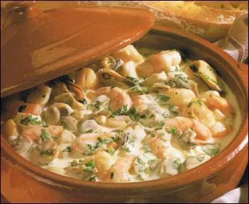 Quel est le nom de cette matelote de poissons réalisée avec du turbot, de la baudroie, de la sole et des Saint-Jacques cuits au beurre avec des légumes ?