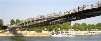 Quel est ce pont (passerelle) de 2006, d'une longueur de 190 m, qui relie le 12e au 13e ?