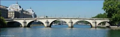 Quel est le pont de 1688, qui relie le 1er au 7e, réalisé à l'initiative du roi Louis XIV ?