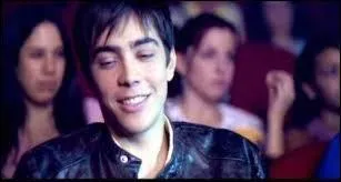 "Je t'écris de l'Afrique où l'on meurt par milliers, des quatre coins de la Terre, je t'écris des tranchées de guerres abandonnées" !