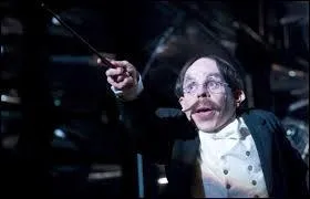 Quelle matière enseigne ce professeur ?