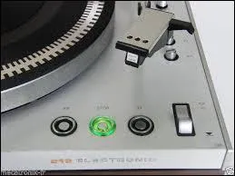 Quelle pierre précieuse constitue le plus souvent la "pointe de lecture" sur les platines vinyles ?