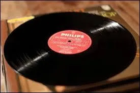 Quel est le diamètre d'un disque vinyle "33 tours" ?