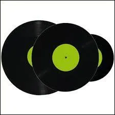 Lequel de ces formats de disque vinyle n'existe pas ?
