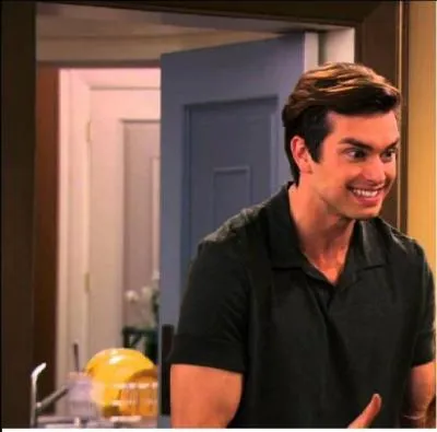 Est-ce que Jessie sort avec quelqu'un (à part Tony) ?