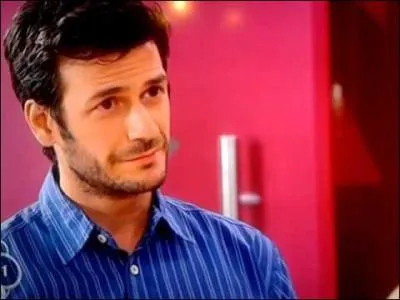 Il est amoureux de :