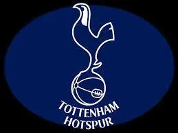 Qui a été surnommé le "diable de White Hart Lane" après un énorme match dans la cage de l'OL à Tottenham ?