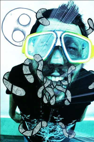 Allez, on continue avec un rappeur à l'univers assez atypique et son "rap aquatique", dont je vous citerai comme titre "Le Marchand de Sable" :