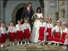 "Enfants, voici des bufs qui passent, cachez vos rouges tabliers ! ". C'est un poème de...