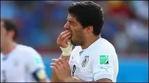 Qui a été victime d'une morsure à l'épaule ?