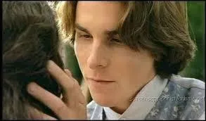 Qui Théodore épouse-t-il ?