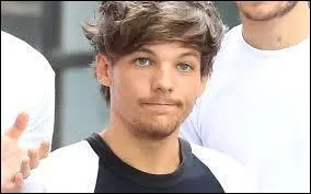 De quelle couleur sont ses cheveux ?