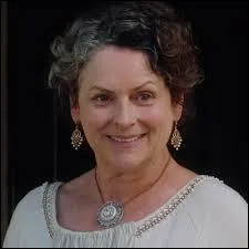 Comment se prénomme la mère de Charmant et James ?