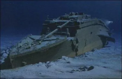 Quelles sont les deux stars principales qui ont joué dans Titanic ?